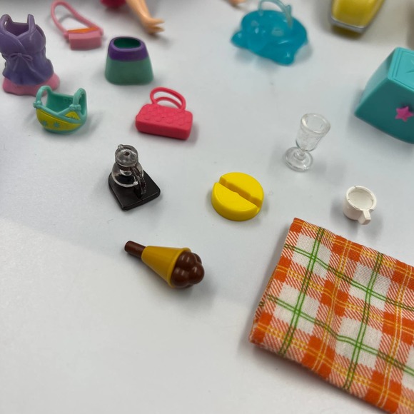 Vintage Lot Polly Pockets Y2K Retro Toys Car Picnic Set Miniature Dolls 2001 - Picture 9 of 13